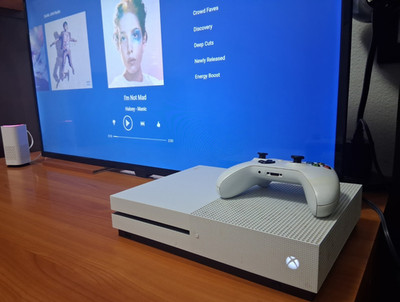 Microsoft Xbox One S 1TB White Console 4K UHD Wi Fi Controller + Cables