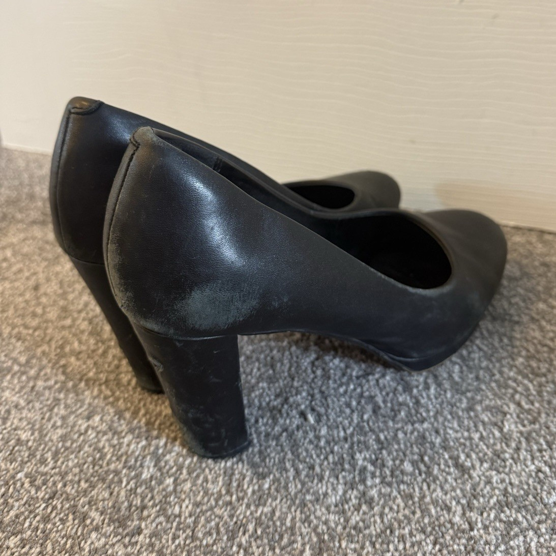 Clarks Women’s UK 7 Black Leather Court Shoes Block Heel Round Toe Slip-On