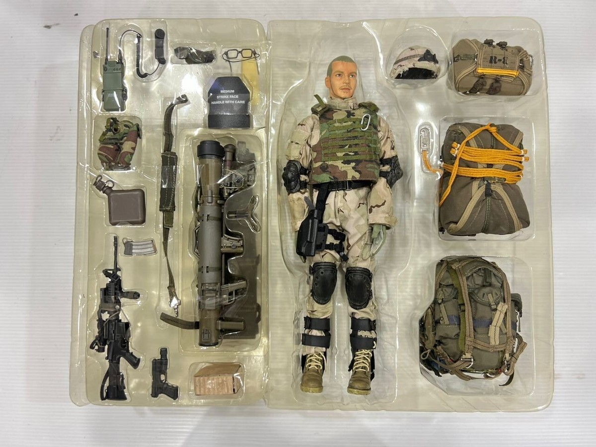 HOT TOYS U.S. ARMY AIRBORNE RANGERS SECOND BATTALION 75TH