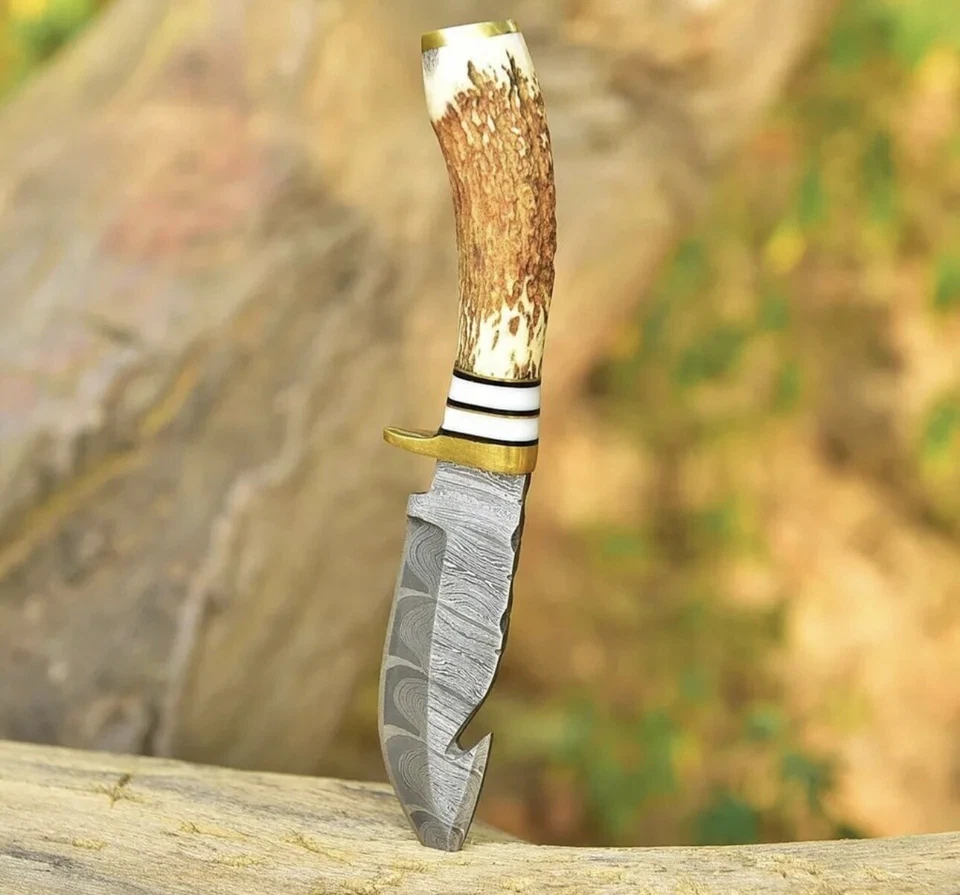 Cuchillo desollador de acero Damasco personalizado mango de ciervo protector de latón -400x Foto 3 de 4