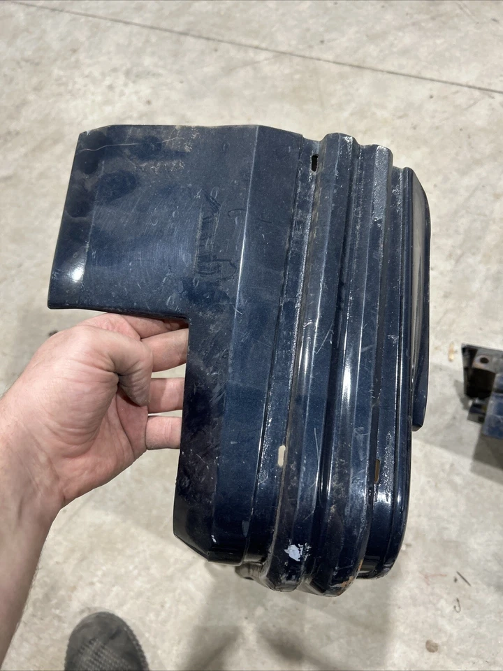 Juego de llenado de parachoques delantero Pontiac Grand Prix 1981-1987 Foto 2 de 4