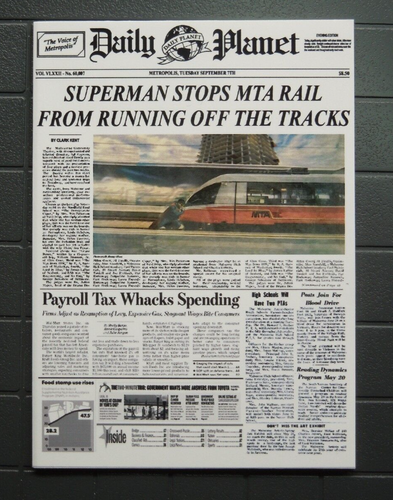 Zeitung im Maßstab 1:6 - Daily Planet "Superman Stops MTA Rail..." Headline