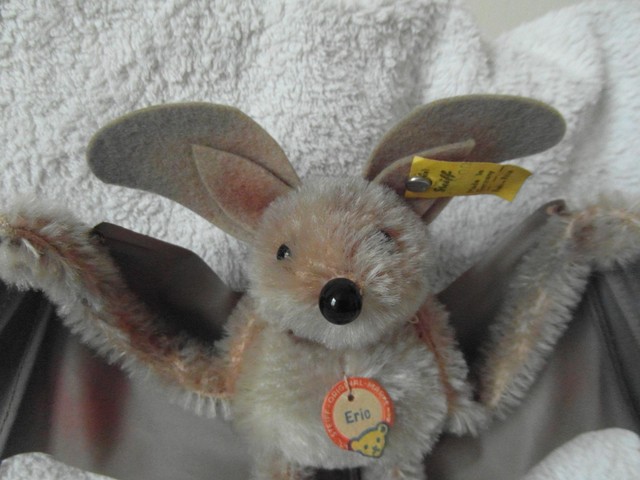 steiff bat