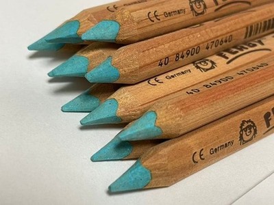 LYRA colored pencils #9472d2