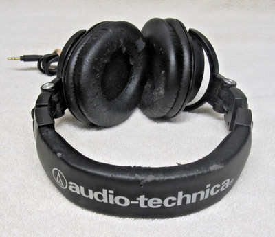 Audio-Technica ATH-M50X Professional Monitor Headphones Worn Headband/ Pads