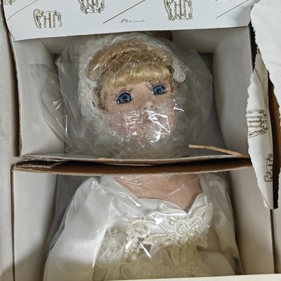 Mint Heritage Signature 18in Blonde Blue-Eyed Bride Porcelain Doll w/COA NIB