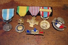 Bel Ensemble de Médailles et Insignes Guerre d'Algérie 