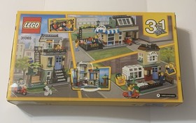 LEGO CREATOR: Park Street Townhouse (31065)back Of Box Has Long Crease