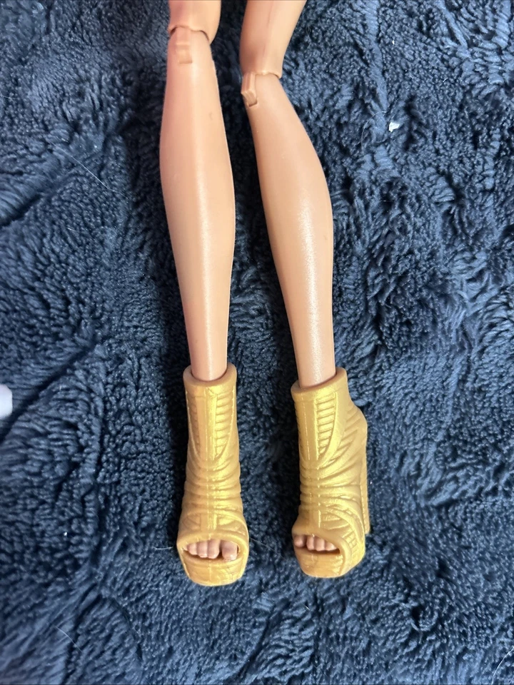 Monster High Doll Cleo De Nile Dawn of the Dance (Stand included) - Image 4 of 4