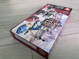 LEGO 8487: DISNEY CARS Flo's V8 Caf&eacute; - RETIRED 2011 - HTF - New / Sealed