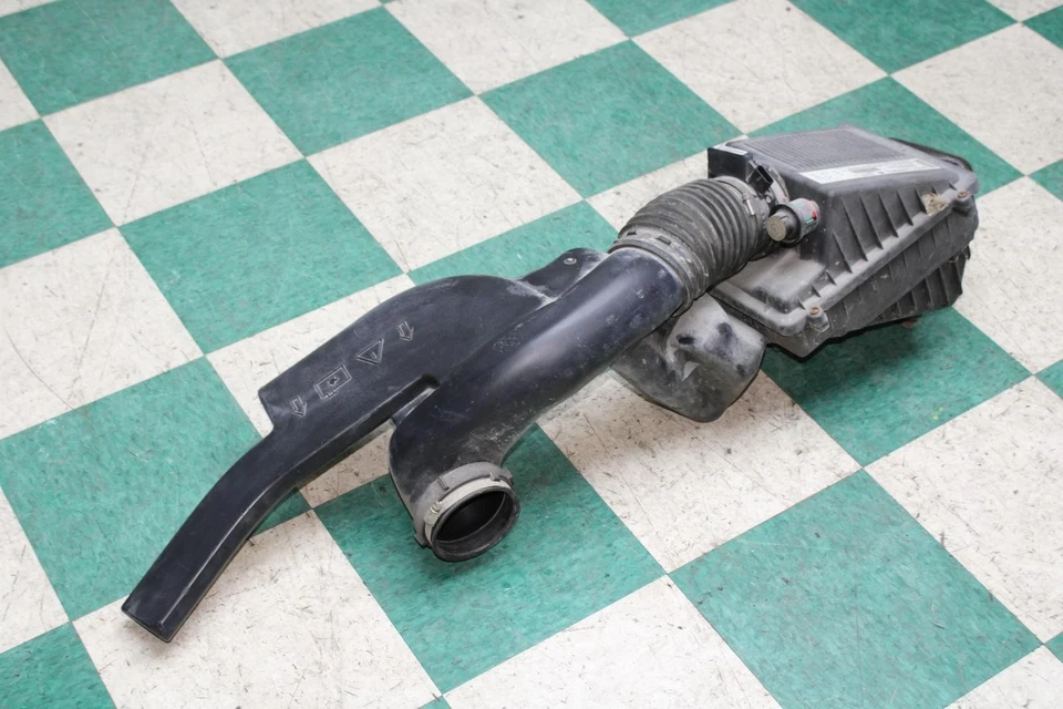 00-06 Yukon XL 5.3L OEM Air Intake Filter Housing Cleaner Box High Capacity WTY Foto 3 de 4