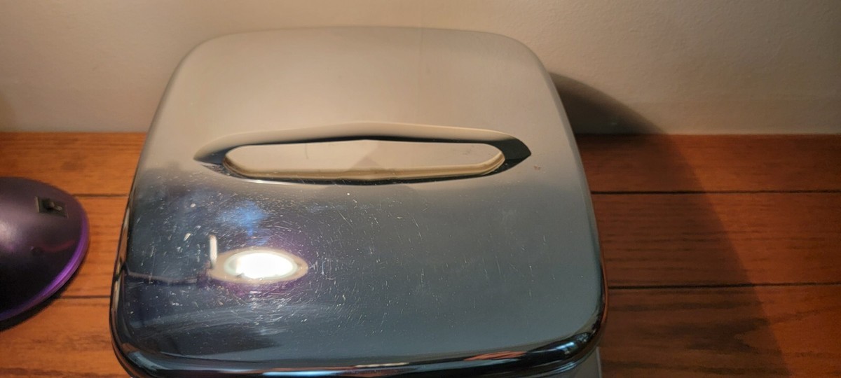 VINTAGE LINCOLN BEAUTY WARE CAKE SAVER /CAKE CARRIER CHROME&