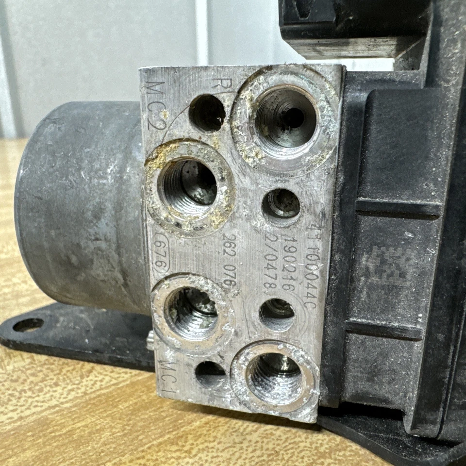 Modulador de freno bomba ABS Harley Davidson Low Rider ST FXLRST M8 con soporte Foto 3 de 4