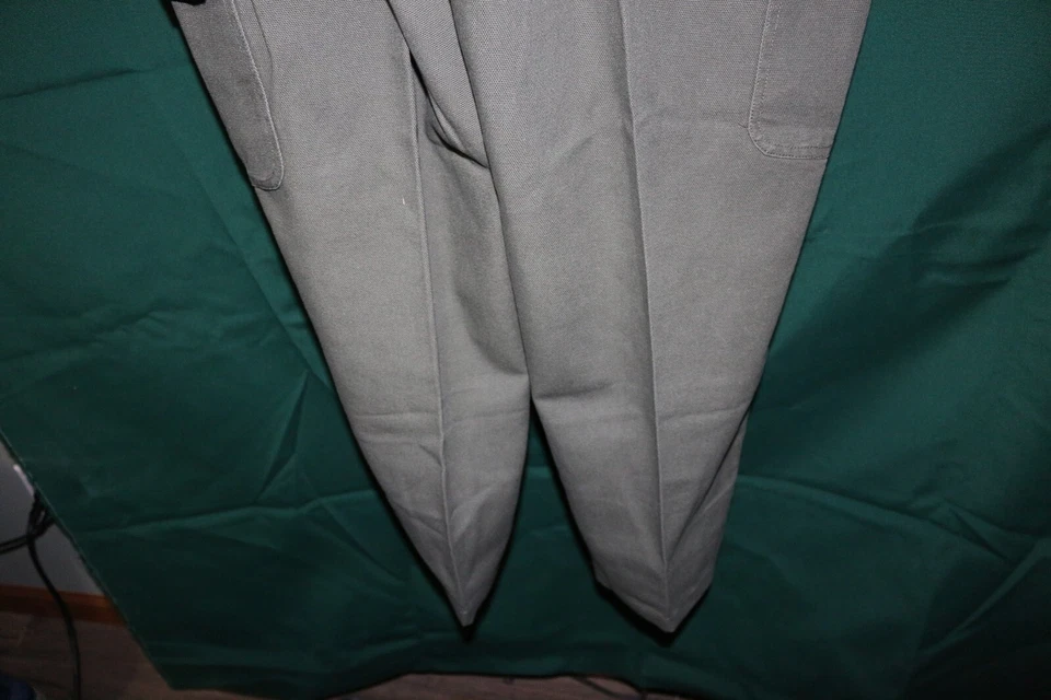 NEW w/TAG men's 42x30 Cabela's Nailhead Trailhiker Pants tightly woven 7-pockets - Image 4 of 4