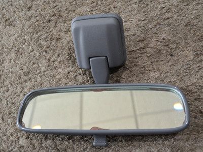 1989-1995 TOYOTA PICK UP TRUCK REAR VIEW MIRROR SOME GLUE DROOP ON GLASS !!!