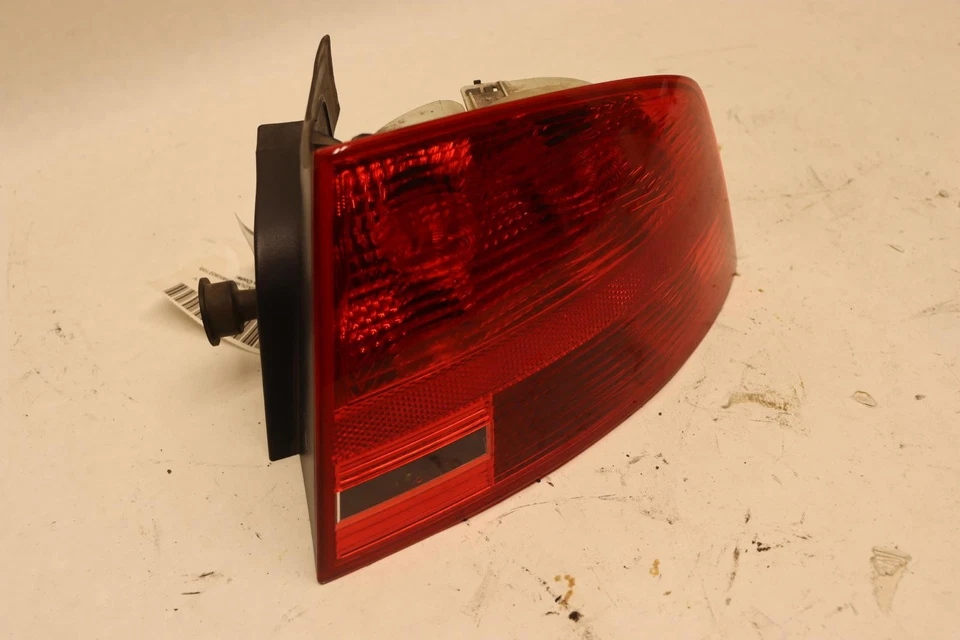 2007-2008 AUDI RS4 B7 SEDAN LANTERNA TRASEIRA DIREITA PASSAGEIRO LANTERNA TRASEIRA EXTERNA FABRICANTE DE EQUIPAMENTO ORIGINAL - Imagem 4 de 4