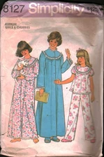 8127 Vintage Simplicity Sewing Pattern Girls 1970s Robe Nightgown Pajamas M OOP