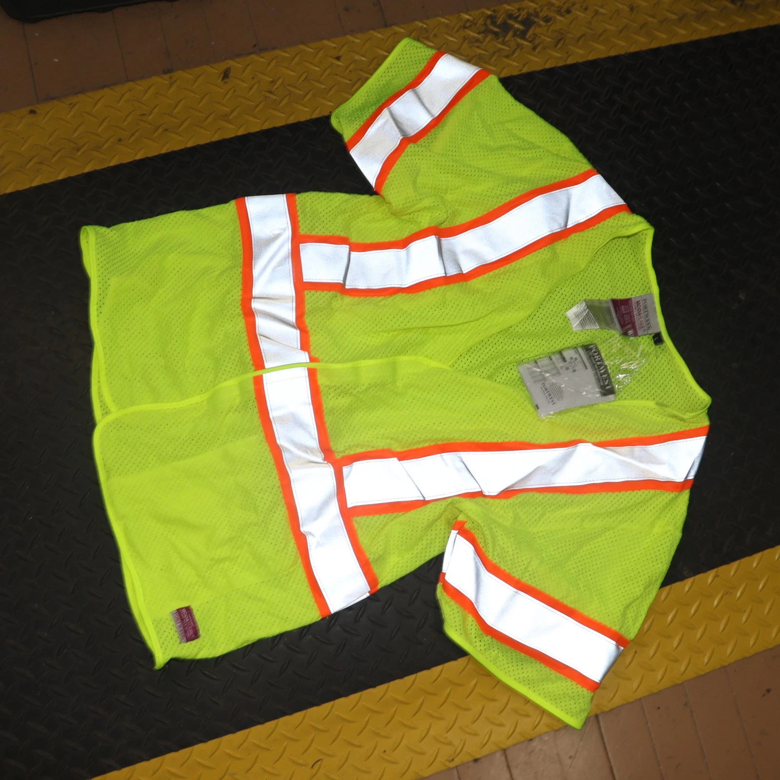 Portwest High Visibility Safety Vest Type R Class 3 F1506-10A Large 107-2015 image 2