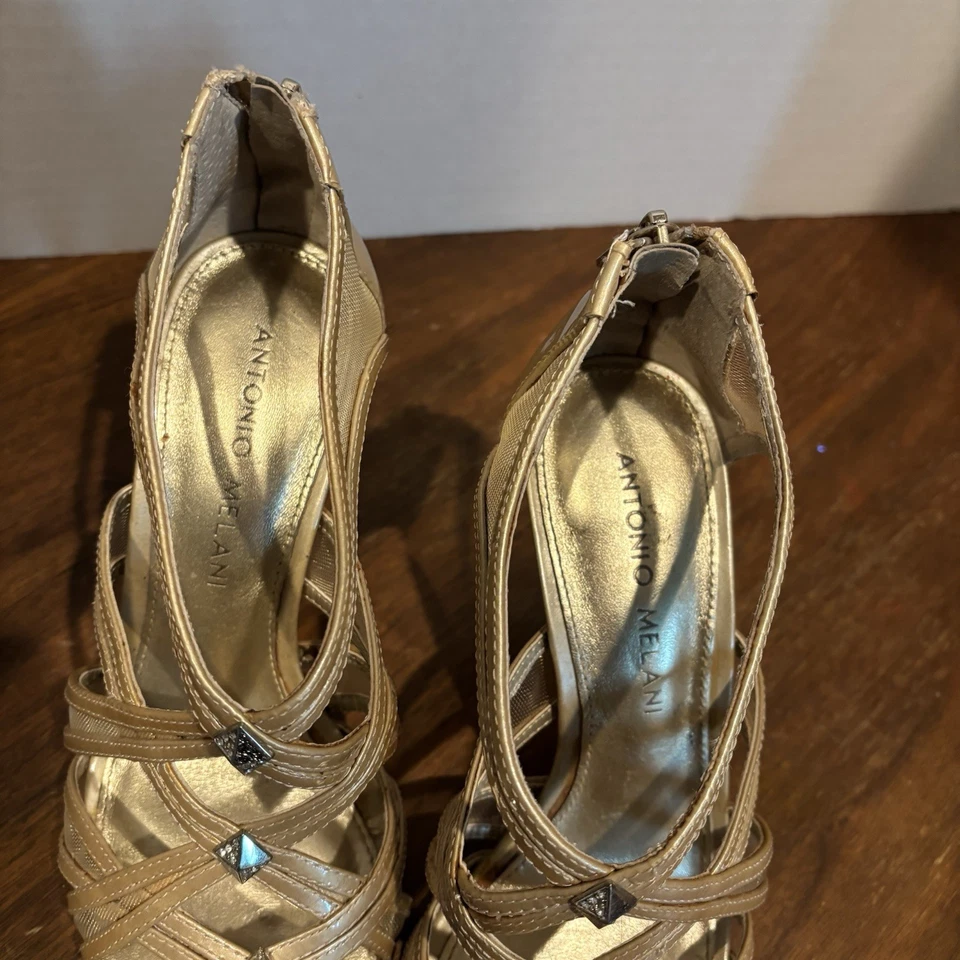 Salto Antonio Melani dourado com tiras, tamanho 6 - Imagem 3 de 4