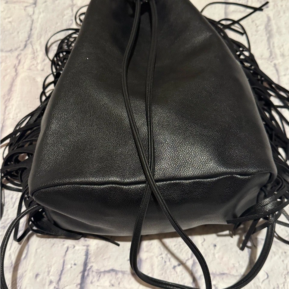 Bolso Cubo Victoria's Secret Flecos Negro Plata Logo Personalizado Western Pins Y2K Foto 3 de 4