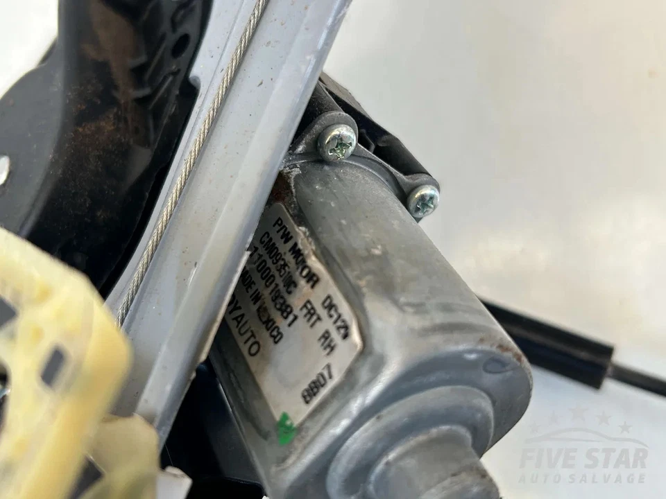 Chevrolet Colorado Front Door Electric Window Regulator With Motor Right 2018 - Image 4 of 4