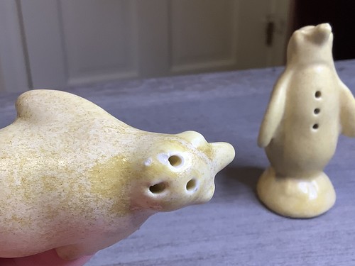 Niloak Art Pottery Penguin Yellow Salt And Pepper Shakers 1930S  - Picture 9 of 12