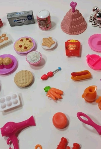 Lotto 111 accessori alimentari Barbie vintage tazze piatti padelle cibo soda torta altro - Foto 4 di 11
