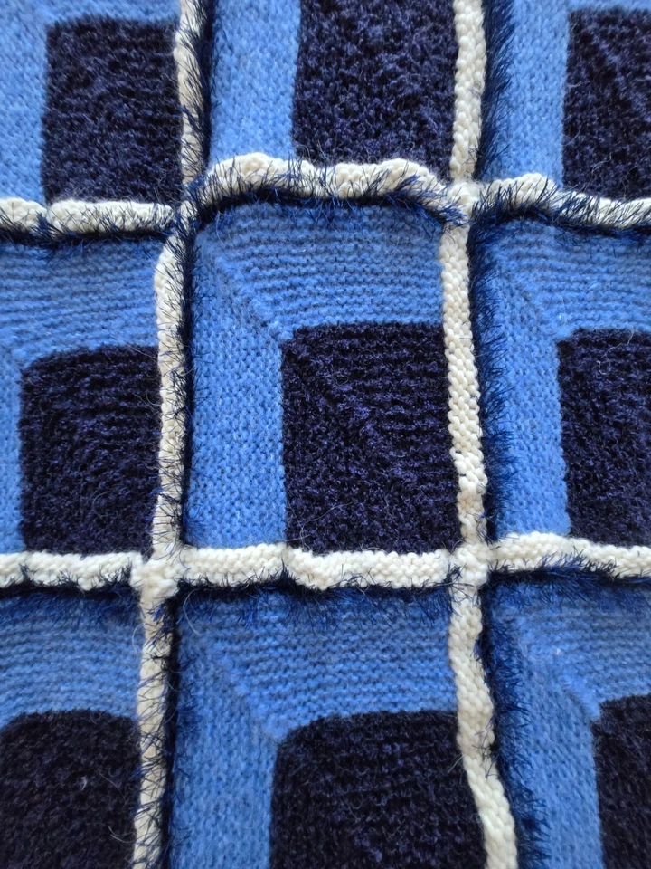 NEW HANDMADE KNIT KNITTED BLANKET THROW WOOL GEOMETRIC PATTERNED UNIQUE HANDWORK - Image 4 of 4