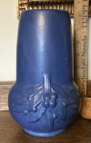Vintage Unmarked McCoy Stovepipe 8" Leaves and Berries Vase Matte Blue Cobalt