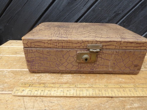 Antique Leather Jewellery Box with cantilever trays and padded cushions - Picture 16 of 24
