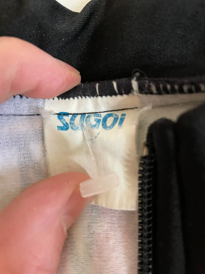 Cycling Jacket Size Medium Sugoi Men’s Black Yellow, Back Pockets - Image 3 of 4