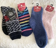 Lot Of 4 Snugadoo Fuzzy Socks 3 Women & 1 Adult Men Rainbow Pink Blue