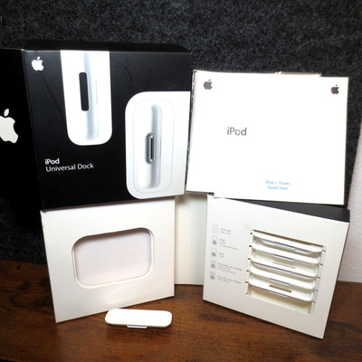 Apple iPod Universal Dock Adapter Set SEE DESC M4045G/A Charging Cradle