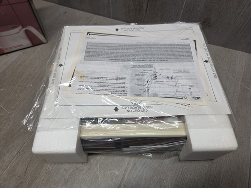 NEW (Open Box) Vintage GE Spacemaker AM/FM Kitchen Radio W/ Clock 7-4212 - Picture 3 of 7