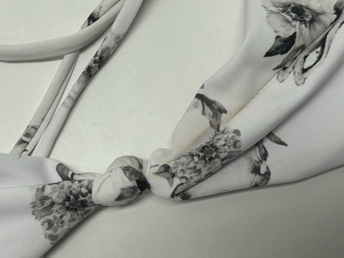 Skatie String Bikini Top and Bikini Bottoms White Black Skull Print Size M/L - 第 10/14 張圖片