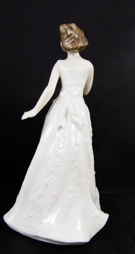 Belle figurine Royal Doulton Bone China Cherish ~ HN4442 - Photo 3/4