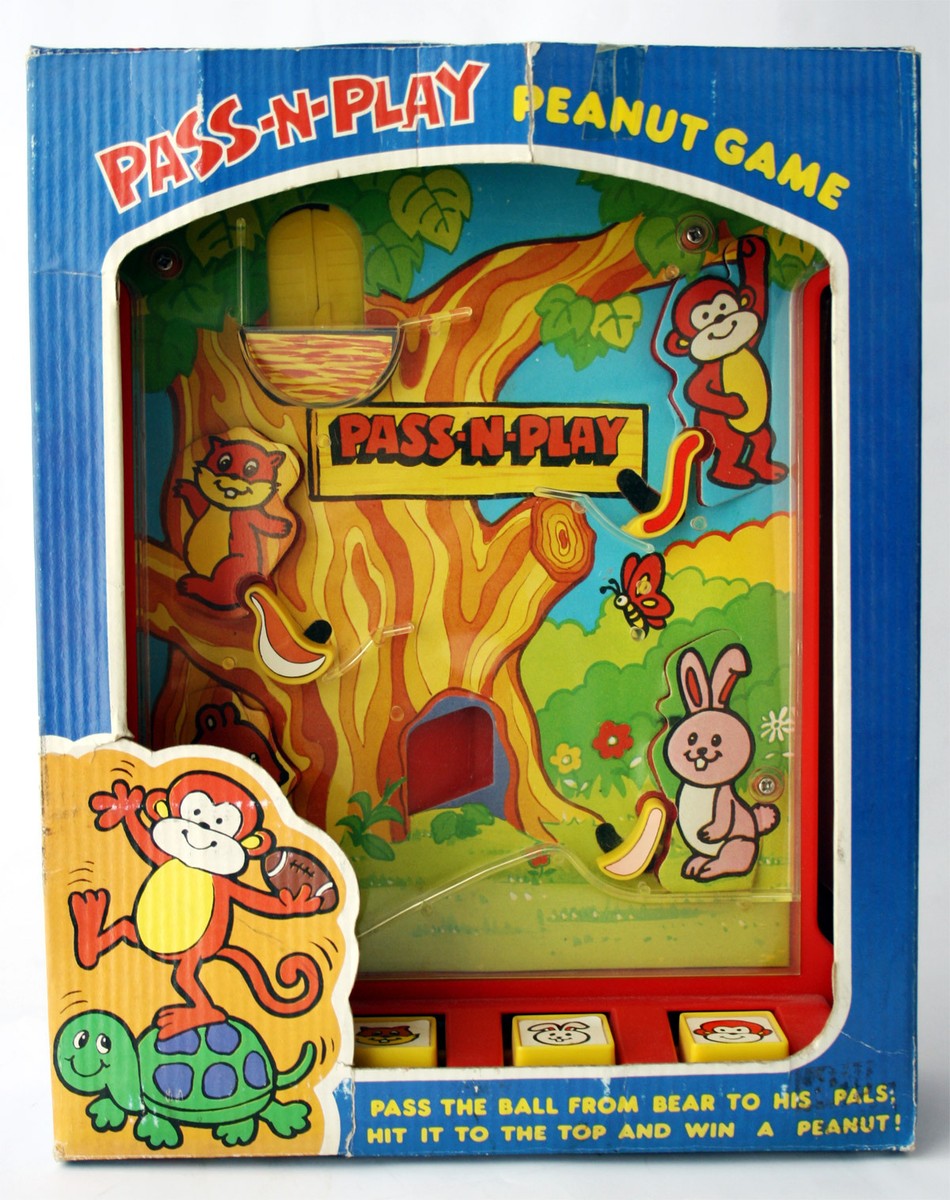 RARE VINTAGE 80'S PASS N PLAY PEANUT GAME BOARD GAME HONG