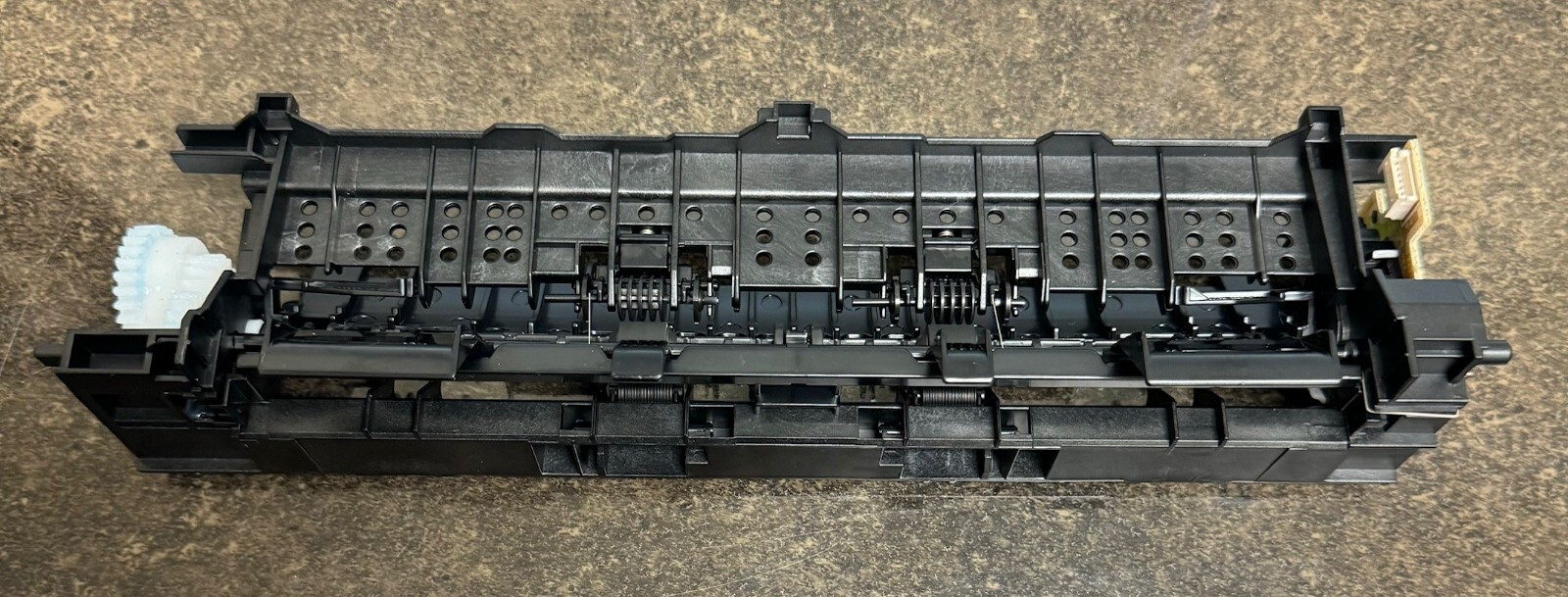 Paper delivery assembly for HP LaserJet 4001 / 4101 series