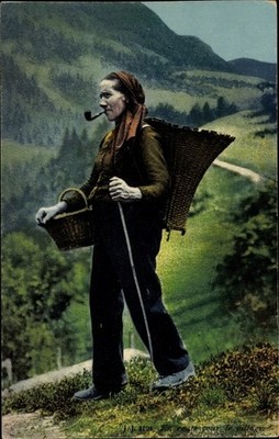 Ak Schweiz, En route pour le village, Frau mit Korb, Pfeife - 3815696