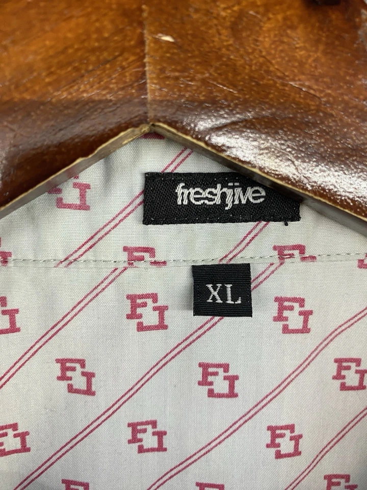 VEJA FOTOS Camisa Masculina FreshJive Tamanho XL Manga Curta FJ Estampa Total - Imagem 4 de 4