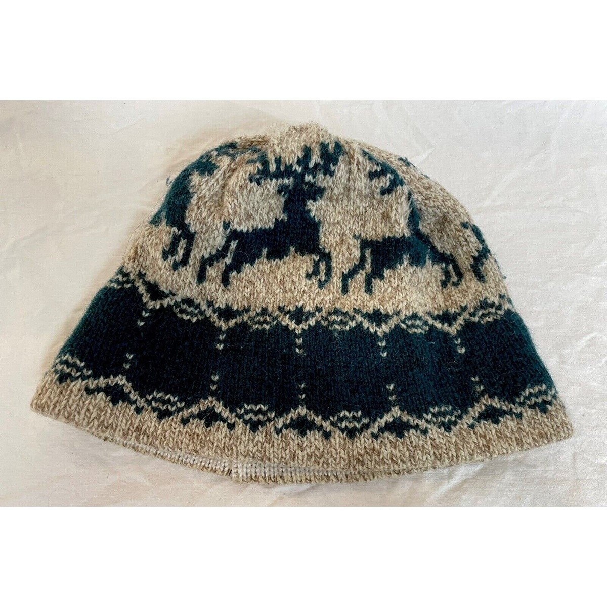 Vintage Hat Beanie Toque Reindeer Knit Outerwear Ski Cap 