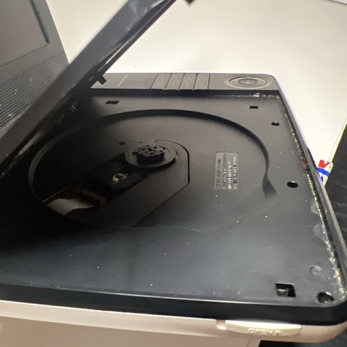 2 Philips PD9030/37 Portable DVD Player 9" LCD Screen w/ Cords And Remotes PARTS - Picture 13 of 18