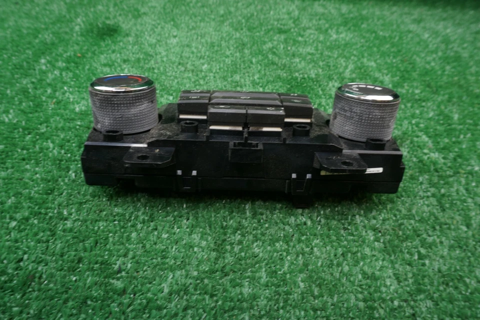 Controle CA 2011 2012 Chevrolet Cruze fabricante de equipamento original 95017054 - Imagem 2 de 4