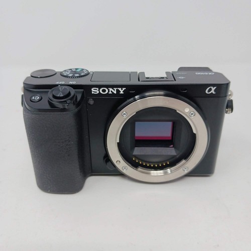 Sony Alpha A6100 fotocamera mirrorless 4K con obiettivo 16-50 mm - Foto 4 di 14