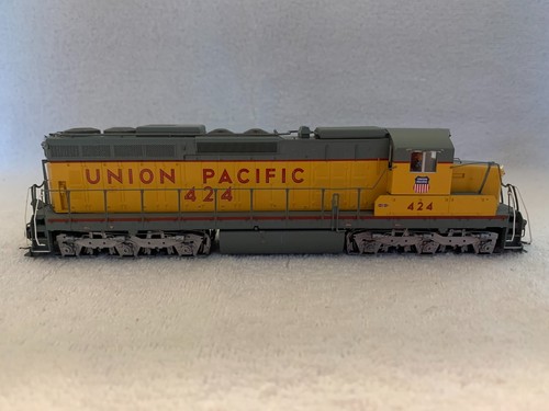Atlas Master Gold Series #7576 HO Scale Union Pacific SD-24 Locomotive # 424 DCC - Picture 3 of 9