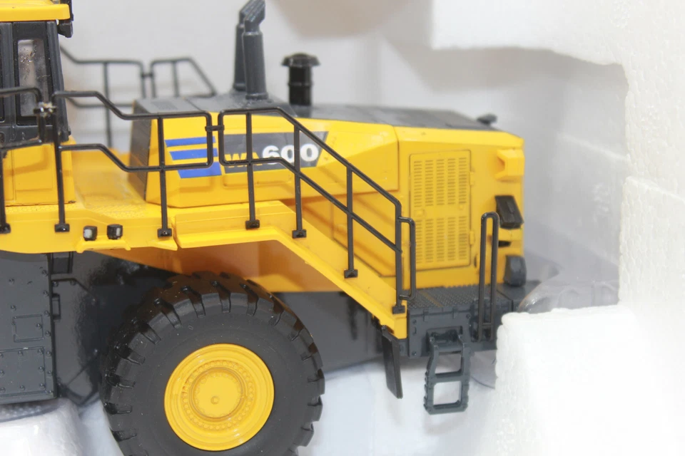 UH 8127 Komatsu Radlader WA  600  -8    1:50 NEU in OVP   - Bild 4 von 4