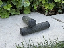 Vintage WTB Grips - Mountain Bike - With Plugs - Wilderness Trail Bikes 90s Mtb