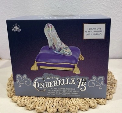 WALT DISNEY'S Cinderellaクリスタルガラス 2025 Disney Parks Cinderella 75th Anniversary Glass Slipper