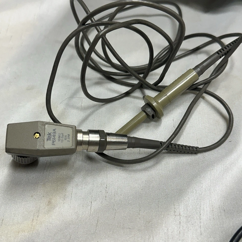 Osciloscopio analógico Tektronix 2247A 100 MHz 4 canales de colección contador/temporizador - probado Foto 3 de 4