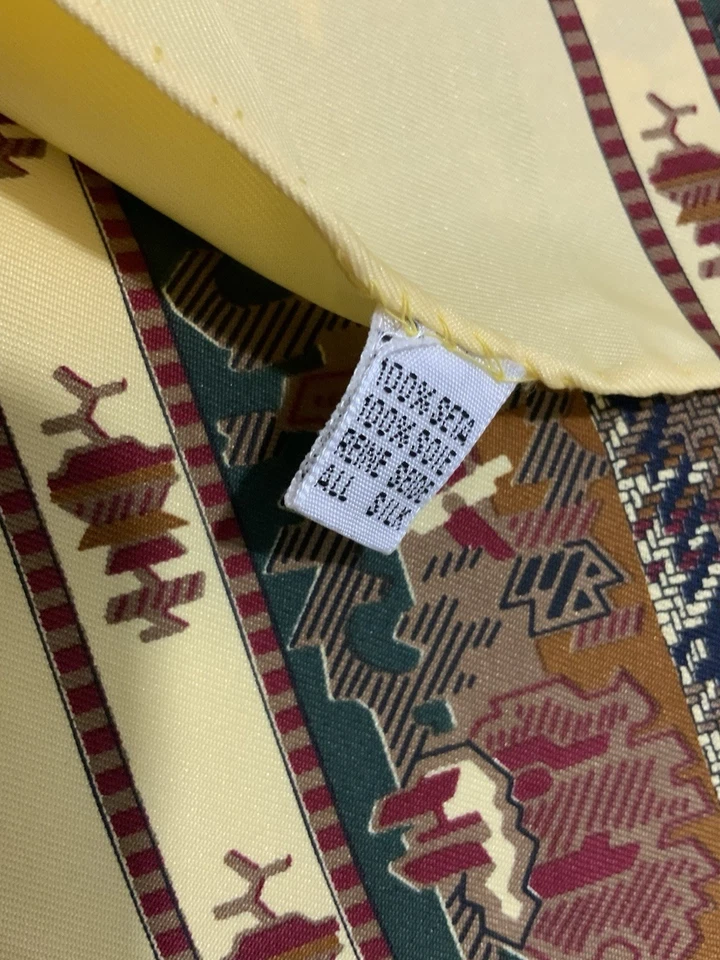 Andrea Zanellato todo amarillo seda con logotipo estampado vintage para hombre Ascot bufanda PEC Foto 4 de 4